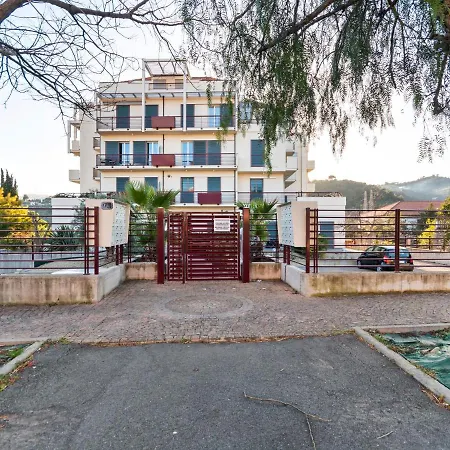 Pleasant In Diano Castello With Terrace Apartamento
